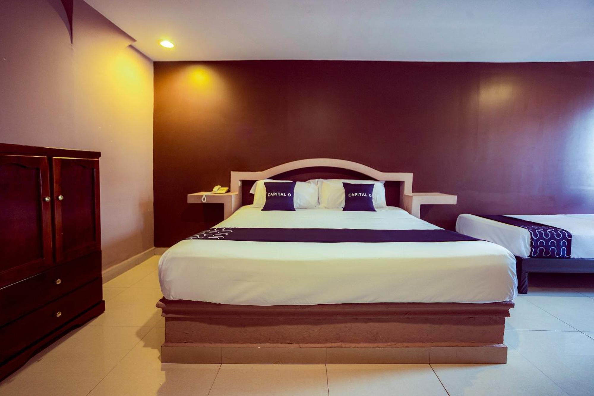 Capital O Hotel Diro, 蒙特雷 外观 照片