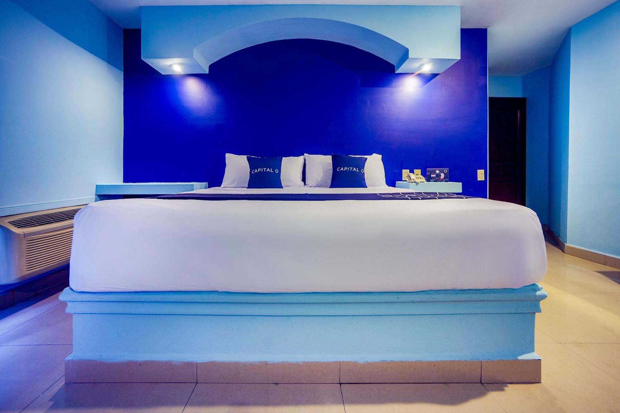 Capital O Hotel Diro, 蒙特雷 外观 照片
