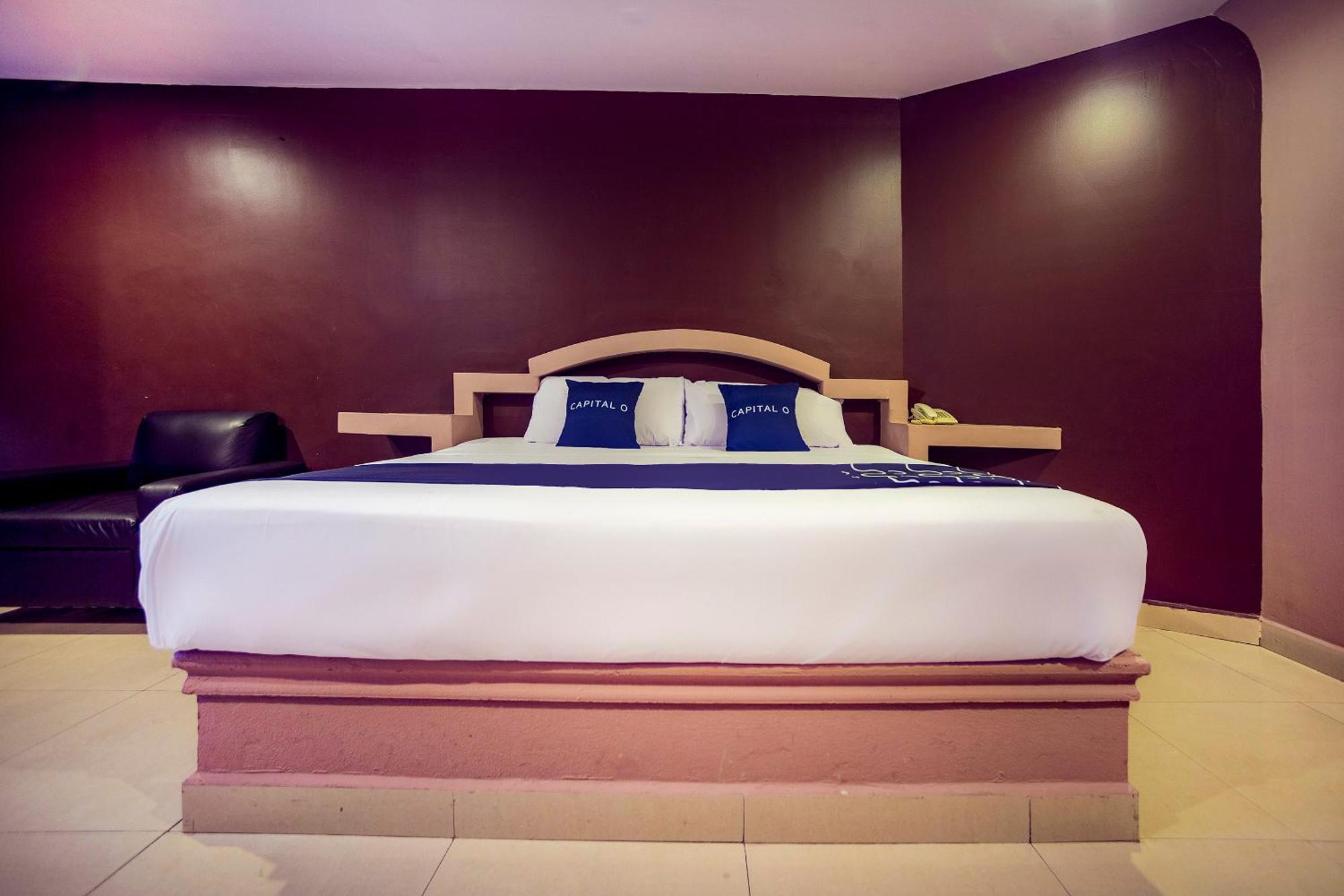 Capital O Hotel Diro, 蒙特雷 外观 照片